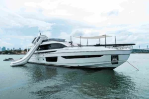 Boat rental: 94′ Azimut Miami Yacht Charter