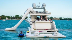 Boat rental: 103′ Azimut S + Toys | High Speed Luxury