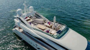 Boat rental: 100′ Dominator | Experience Miami Luxury
