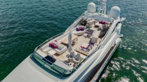 Boat rental: 100′ Dominator | Experience Miami Luxury