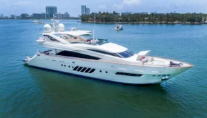Boat rental: 100′ Dominator | Experience Miami Luxury