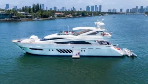 Boat rental: 100′ Dominator | Experience Miami Luxury
